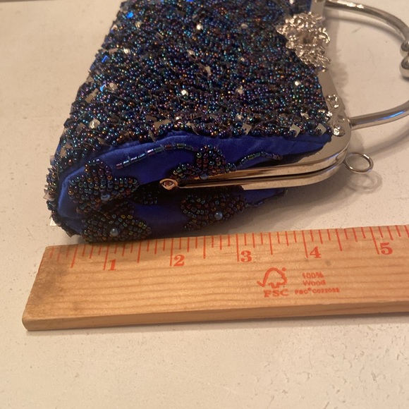 Shades of blue silvertone detail beaded sparkle evening bag crossbody chain - Picture 6 of 16